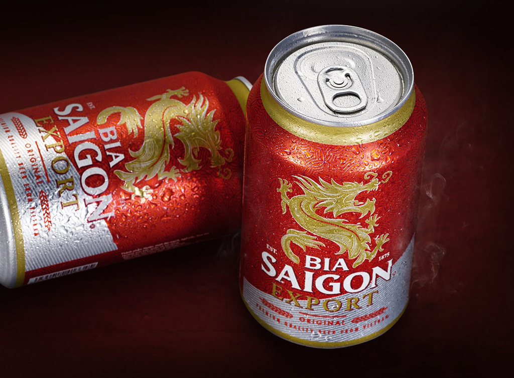 Bia Saigon Export mang trên mình tấm áo đỏ rực rỡ cùng hình ảnh trỗi dậy của Rồng - Nguồn: SABECO