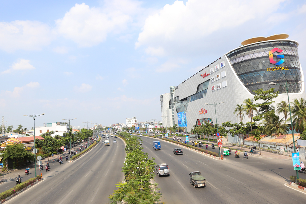 Trục đường đẹp nhất TP.HCM - Phạm Văn Đồng đang khan hiếm các dự án cao ốc văn phòng kết hợp căn hộ và khu thương mại (Nguồn: Gia Huy)