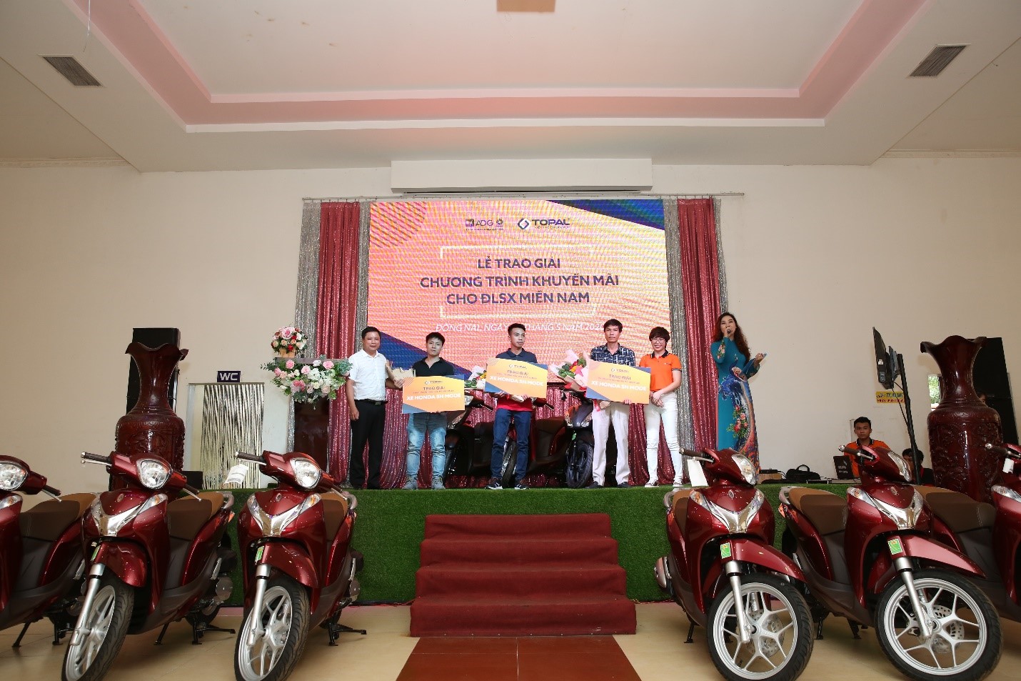 Topal trao tặng các ĐLSX khu vực phía Nam giải thưởng xe Honda SH Mode 