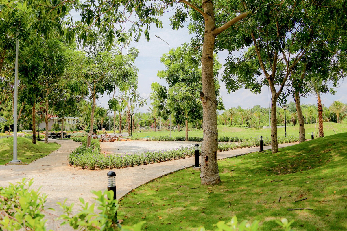  Công viên liền kề hệ thống tiện ích nội khu được chăm chút tỉ mỉ tạo nên môi trường sống trong lành, xanh mát
