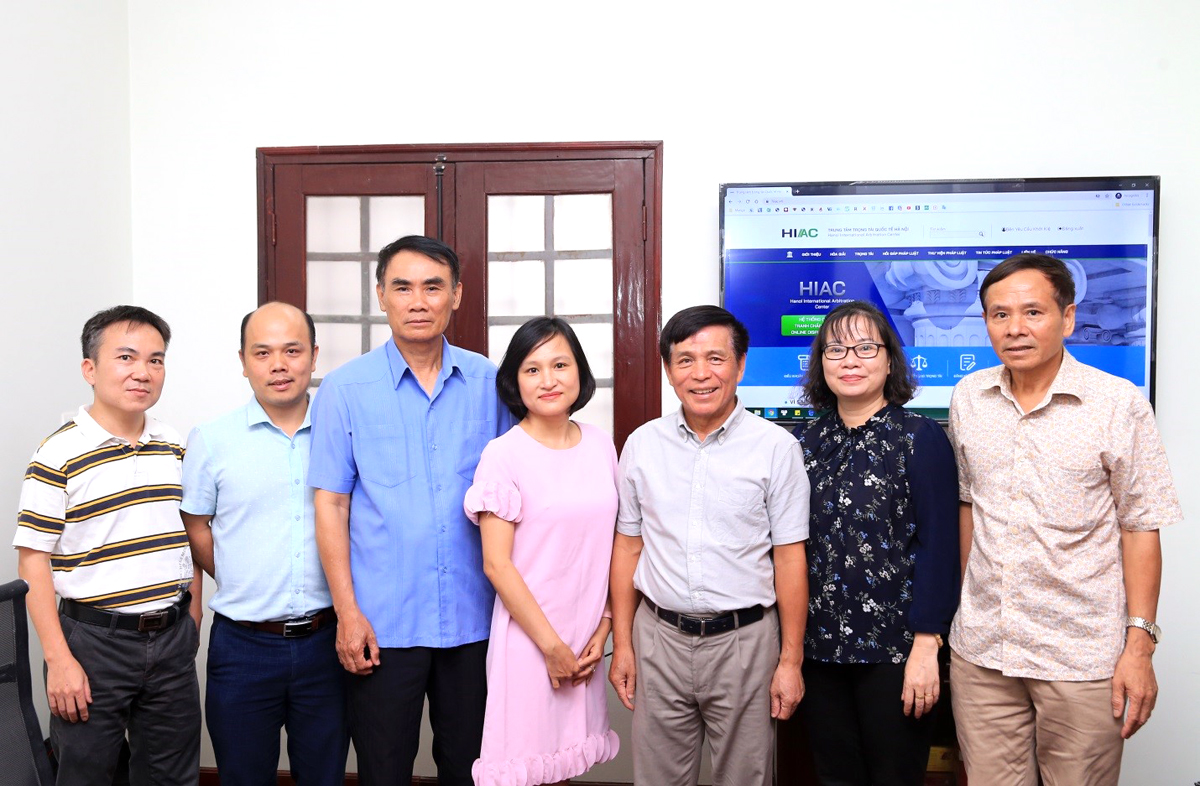 Hệ thống giải quyết tranh chấp trực tuyến (ODR) của Trung tâm Trọng tài quốc tế Hà Nội là hệ thống ODR đầu tiên được đưa vào vận hành ở Việt Nam