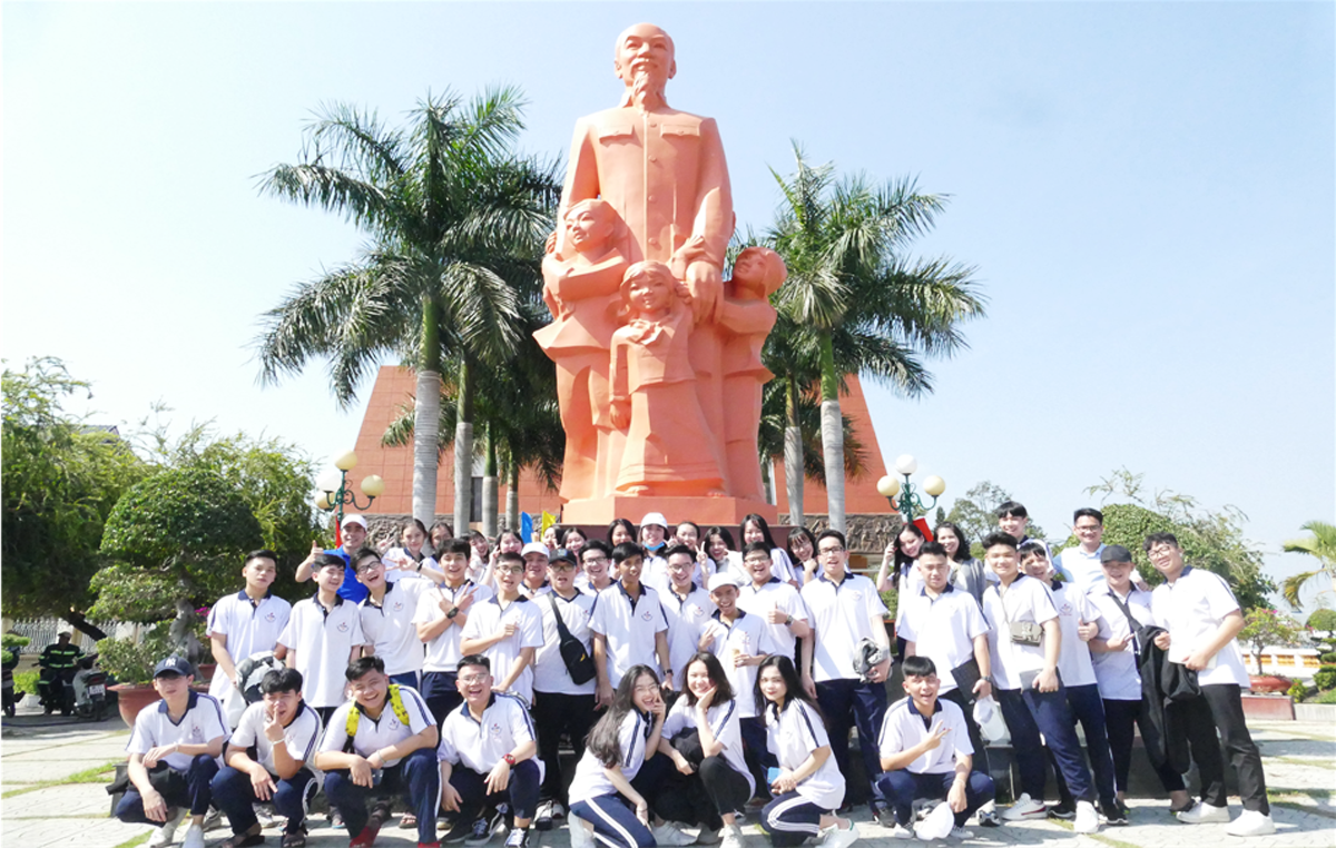 Học sinh Trường Việt Thanh trong chuyến sinh hoạt ngoại khóa