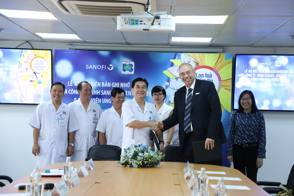 Tiếp nối thành công của những dự án phối hợp giữa Bệnh viện Ung Bướu TP.HCM và Công ty TNHH Sanofi-Aventis Việt Nam trước đây, Thỏa thuận hợp tác năm 2020 này tiếp tục được kỳ vọng sẽ đem đến những đóng góp thiết thực trong chăm sóc và điều trị cho bệnh nhân trong lĩnh vực ung thư trong thời gian tới