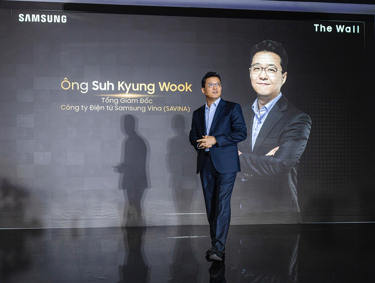Ông Suh Kyung Wook - Tổng giám đốc Công ty Điện tử Samsung Vina chia sẻ những đột phá công nghệ của màn hình The Wall thế hệ mới