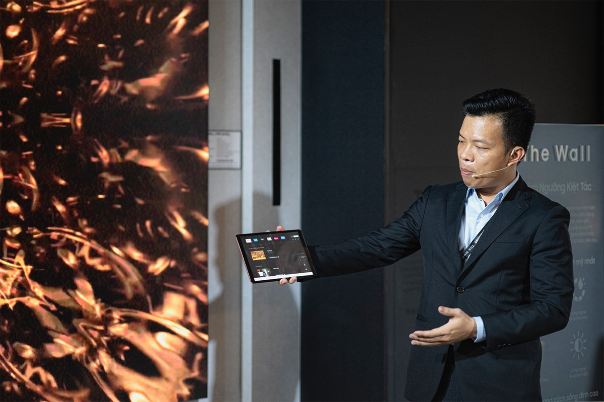 Đại diện Samsung nhấn mạnh về khả năng kết nối với các ứng dụng giải trí của màn hình The Wall