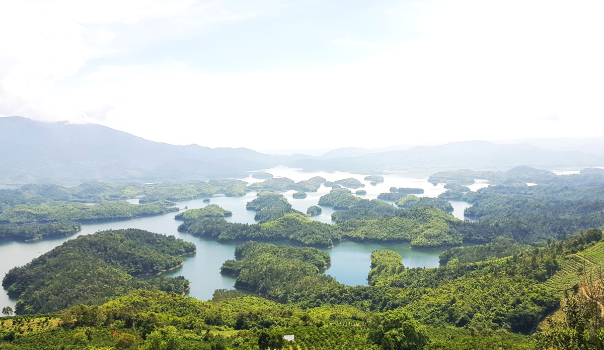 Cảnh hồ Tà Đùng nhìn từ trên cao - Ảnh: Phan Lê