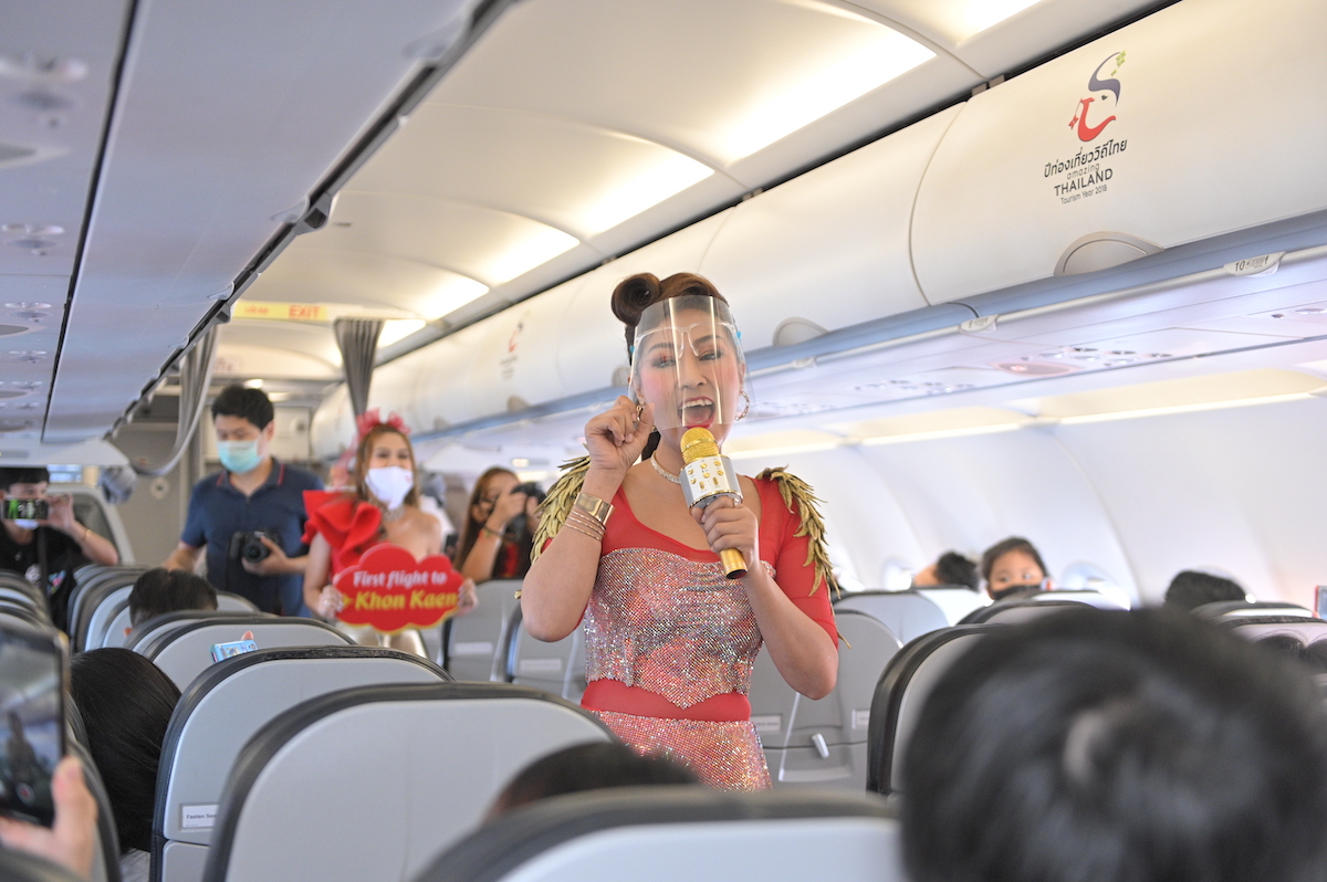 Ca sĩ nổi tiếng Thái Lan Ying Lee biểu diễn khai trương đường bay mới của Thai Vietjet 