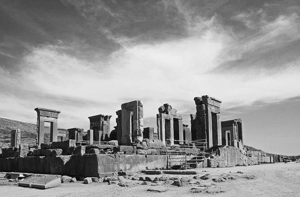 Persepolis là kinh đô nghi lễ của Đế chế Ba Tư dưới thời Achaemenes được UNESCO công nhận trở thành di sản thế giới vào năm 1979