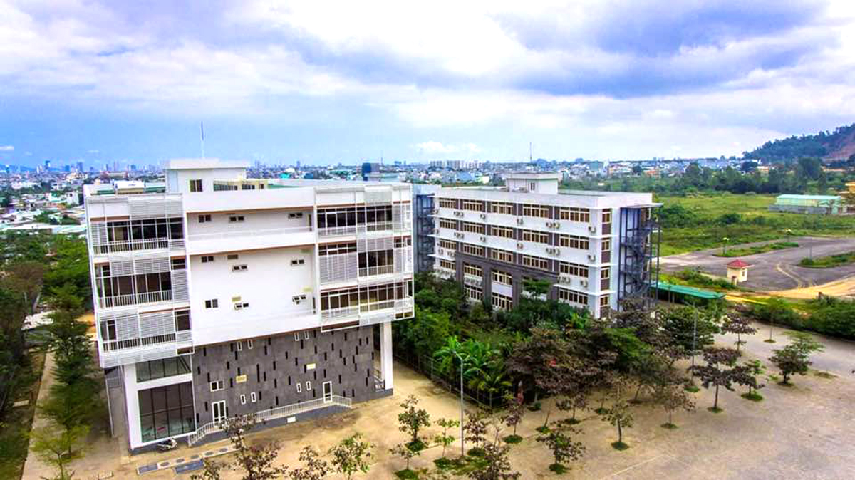 Cơ sở đào tạo của ĐH Duy Tân tại 120 Hoàng Minh Thảo với diện tích hơn 3,5 ha
