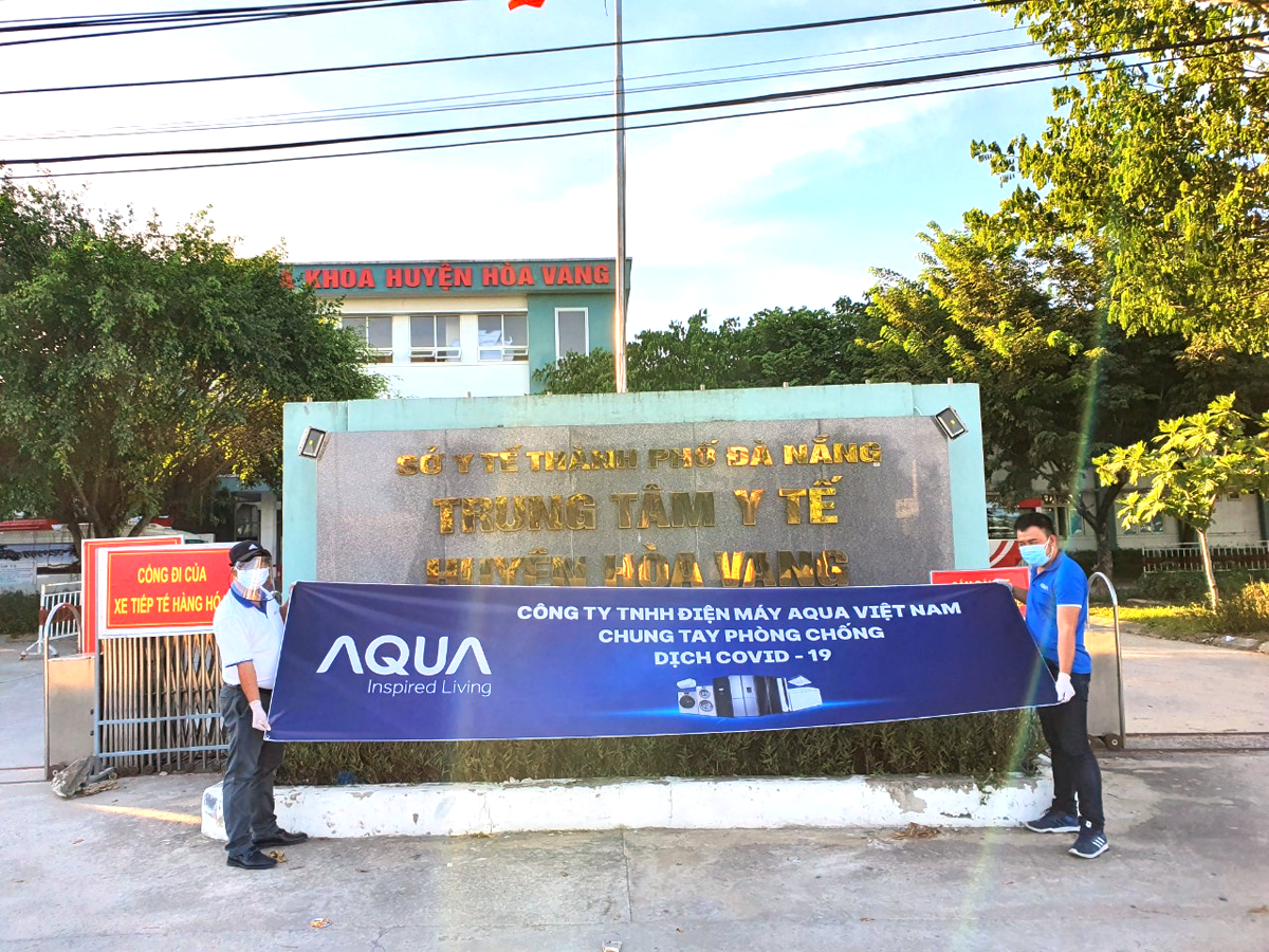 Đại diện AQUA Việt Nam hỗ trợ y bác sĩ tại các trung tâm y tế trực thuộc Đà Nẵng