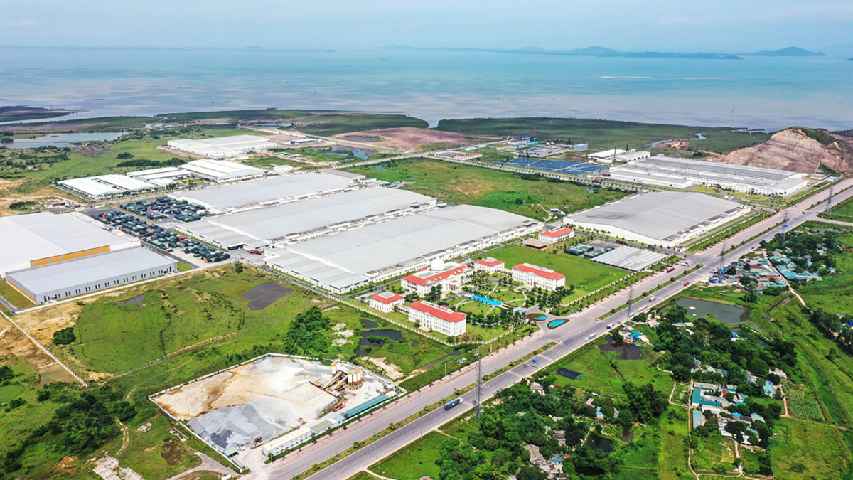 Cao tốc Vân Đồn - Móng Cái có vai trò quan trọng trong việc nâng tầm sự kết nối của các khu công nghiệp cảng biển phía miền Đông của tỉnh Quảng Ninh - Nguồn ảnh: L.N.H
