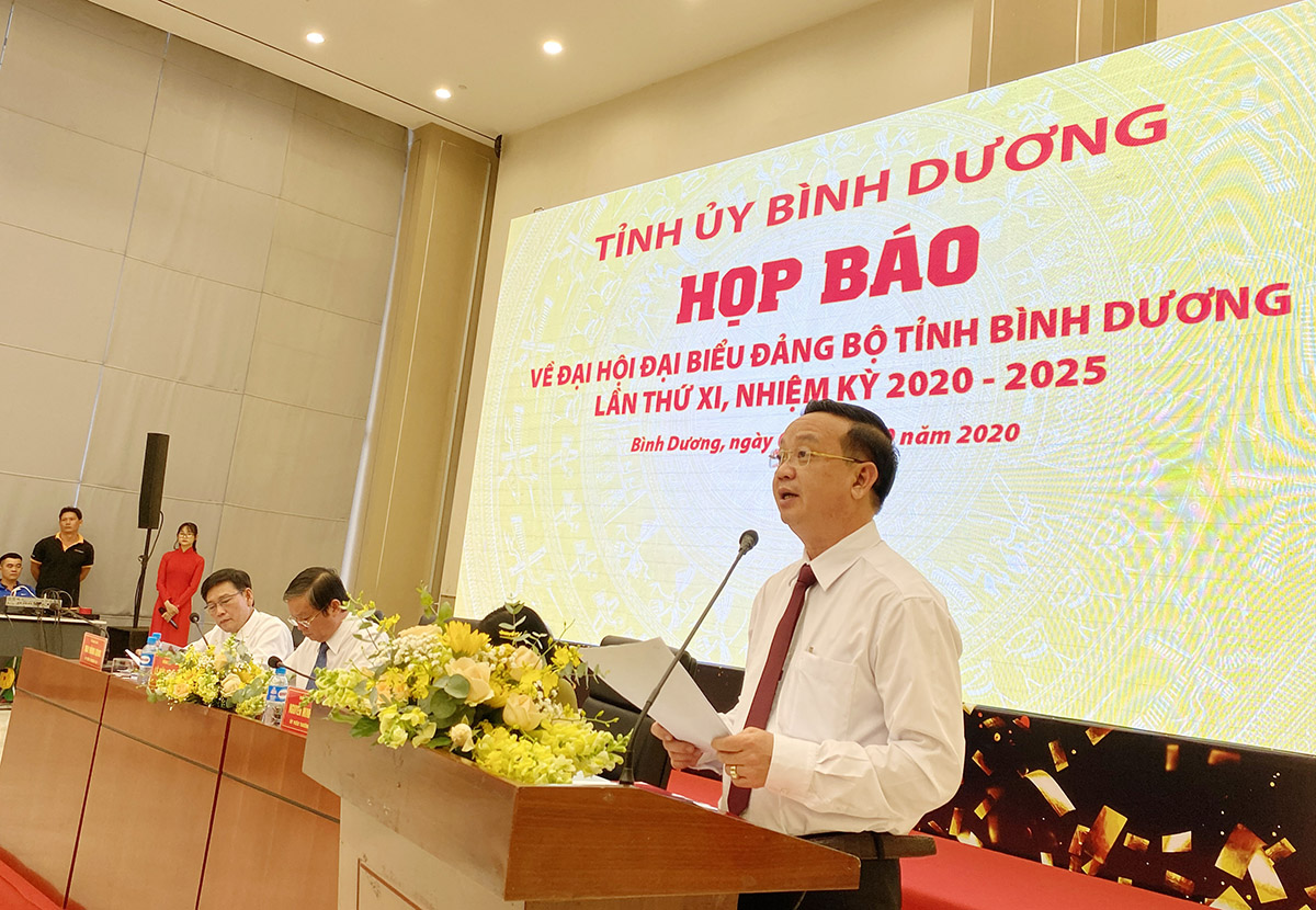 Ông Bùi Minh Thạnh, Chánh văn phòng Tỉnh ủy công bố thông cáo báo chí