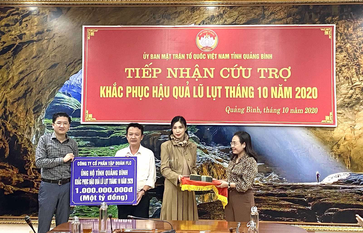 Tập đoàn FLC trao 1 tỉ đồng hỗ trợ Quảng Bình khắc phục hậu quả mưa lũ