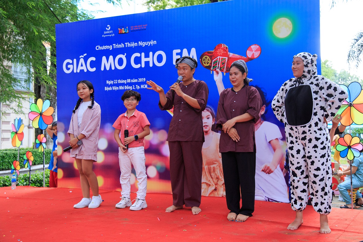 Các tiết mục nghệ thuật đến từ Học viện Nghệ thuật ALU Academy như kịch, ca nhạc, ảo thuật mang lại không khí náo nhiệt, vui nhộn trong chương trình Giấc mơ cho em năm 2019