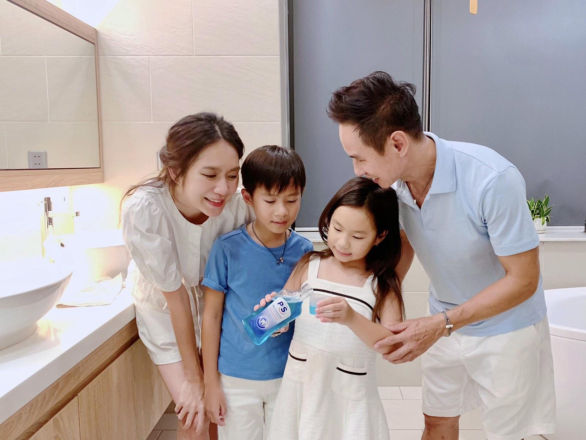 Gia đình Lý Hải - Minh Hà hào hứng chia sẻ về Trạm cuối súc miệng kháng khuẩn 