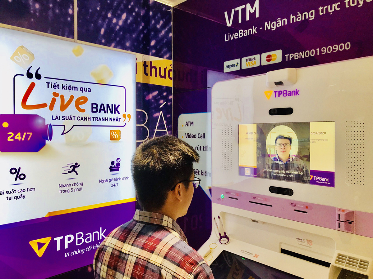 Tổng số LiveBank của TPBank trên toàn quốc đến nay lên đến con số hơn 300 điểm, được coi như là “những cánh tay nối dài” hữu hiệu giúp mở rộng mạng lưới hoạt động của ngân hàng