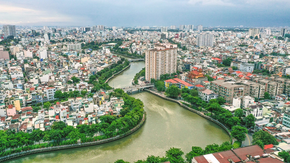 Kênh Nhiêu Lộc - Thị Nghè sau 10 năm cải tạo, giờ xanh mát uốn lượn hiền hòa, chứng kiến sự phát triển vượt bậc của thành phố