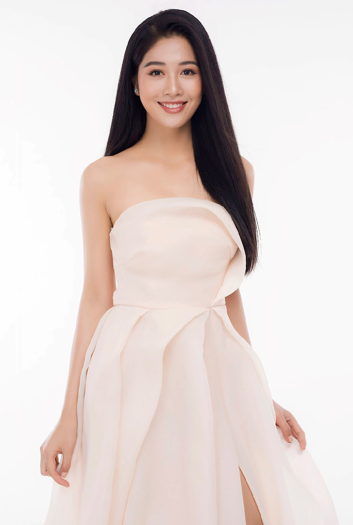 Đặng Vân Ly, tiếp viên Hãng Hàng không Vietjet, 1 trong 10 người đẹp nhất cuộc thi Hoa hậu Việt Nam 2020