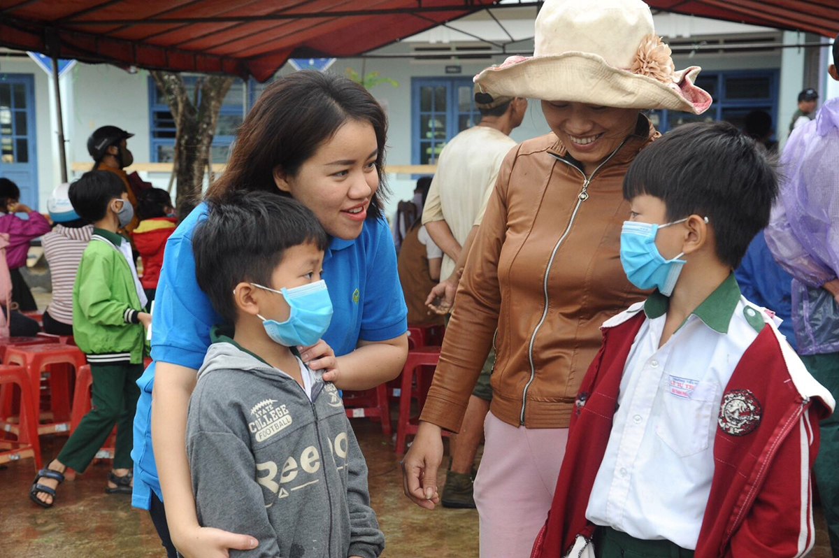 Tới tận nơi sẻ chia, hỗ trợ, Novaland tiếp thêm sức mạnh giúp người dân tỉnh Quảng Nam vượt qua khó khăn 
