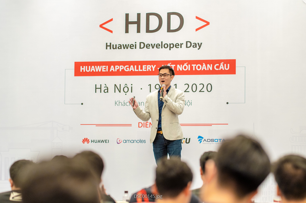 Ông Đinh Hồng Hà, Giám đốc phát triển Hệ sinh thái Huawei chia sẻ về AppGallery và Huawei Ads