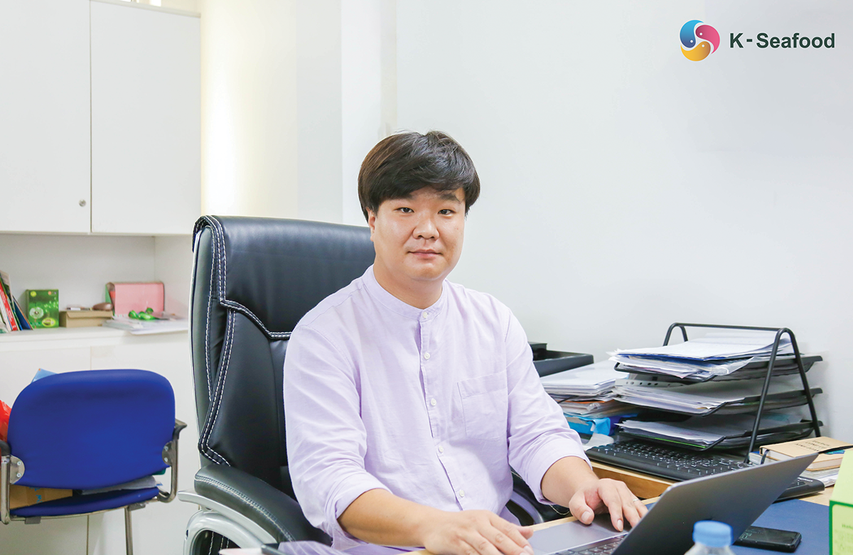 Ông Chang-Hwan Cho, CEO của Công ty Trang Nguyễn giới thiệu về doanh nghiệp và những sản phẩm chất lượng được nhập khẩu tươi ngon từ Hàn Quốc