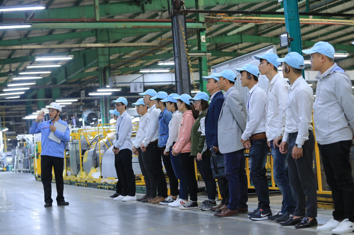 Sinh viên tham quan Nhà máy Toyota Vĩnh Phúc