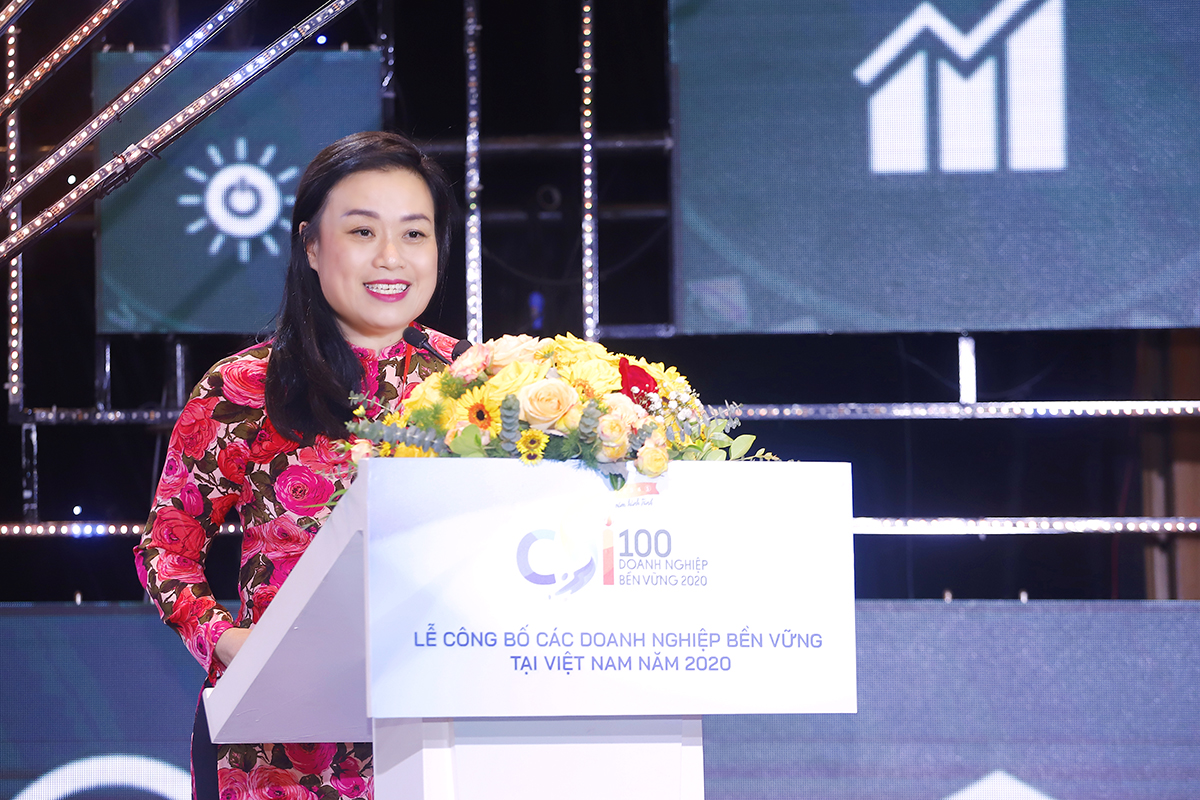Bà Đoàn Thị Mai Hương - Tổng giám đốc SASCO đại diện các doanh nghiệp PTBV Việt Nam phát biểu tại Lễ công bố Doanh nghiệp PTBV năm 2020