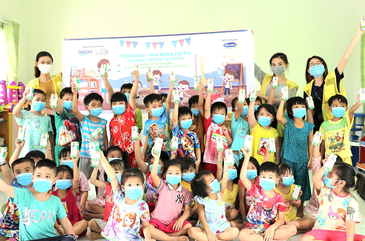  Hơn 64.000 ly sữa được trao cho trẻ mầm non và tiểu học thuộc hệ thống trường CapitaLand Hope tại các tỉnh Phú Thọ, Hưng Yên và Long An