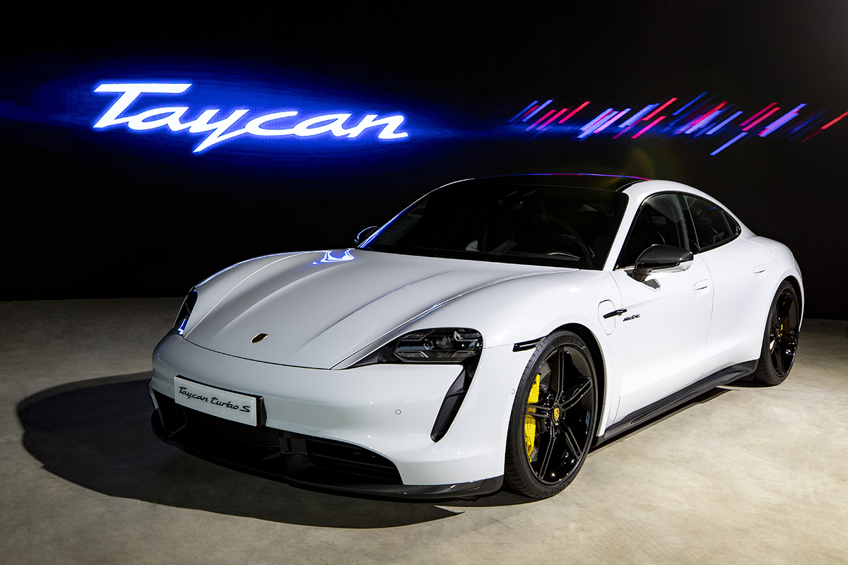 Porsche Taycan giành giải thưởng Xe thế giới của năm 2020 (World Car of the Year 2020) ở cả hai hạng mục: Xe hiệu suất cao của năm và Xe sang trọng của năm