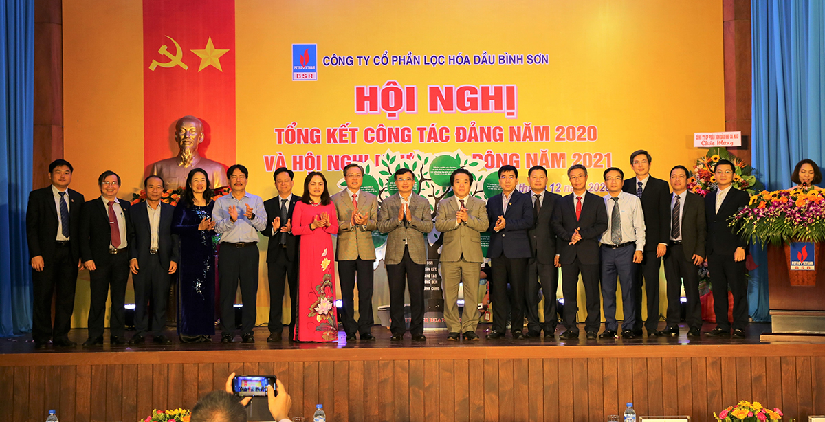 Lãnh đạo tỉnh Quảng Ngãi và Tập đoàn Dầu khí Việt Nam chúc mừng BSR một năm vượt khủng hoảng thành công