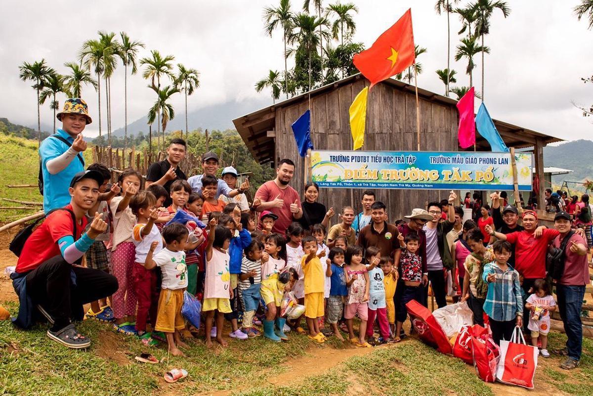 Công ty CP Lê Bảo Minh tặng quà cho học sinh nghèo tại Quảng Nam, năm 2019