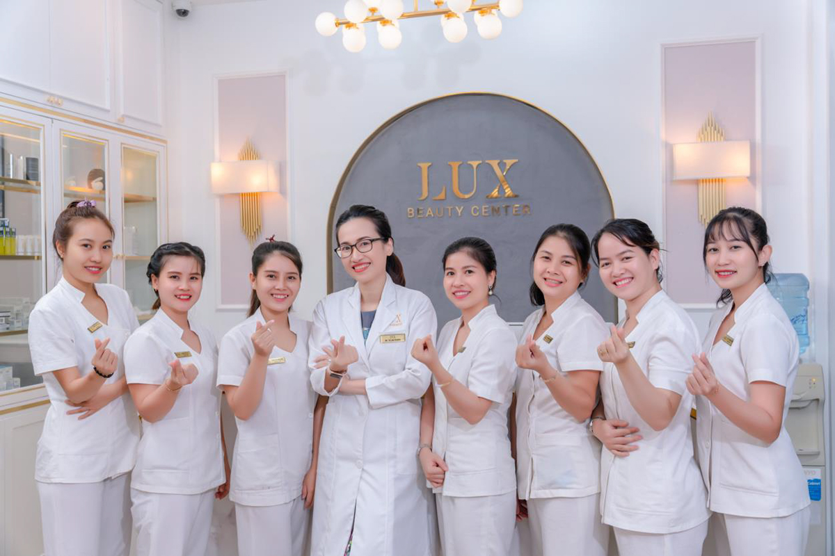 Đội ngũ chuyên gia của Lux Beauty Center