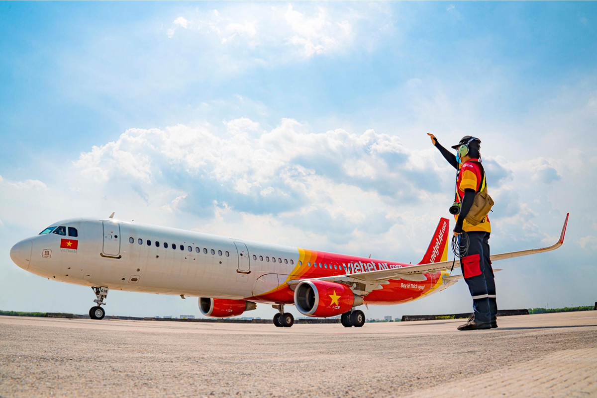 Tàu bay Vietjet chuẩn bị cất cánh tại sân bay quốc tế Tân Sơn Nhất