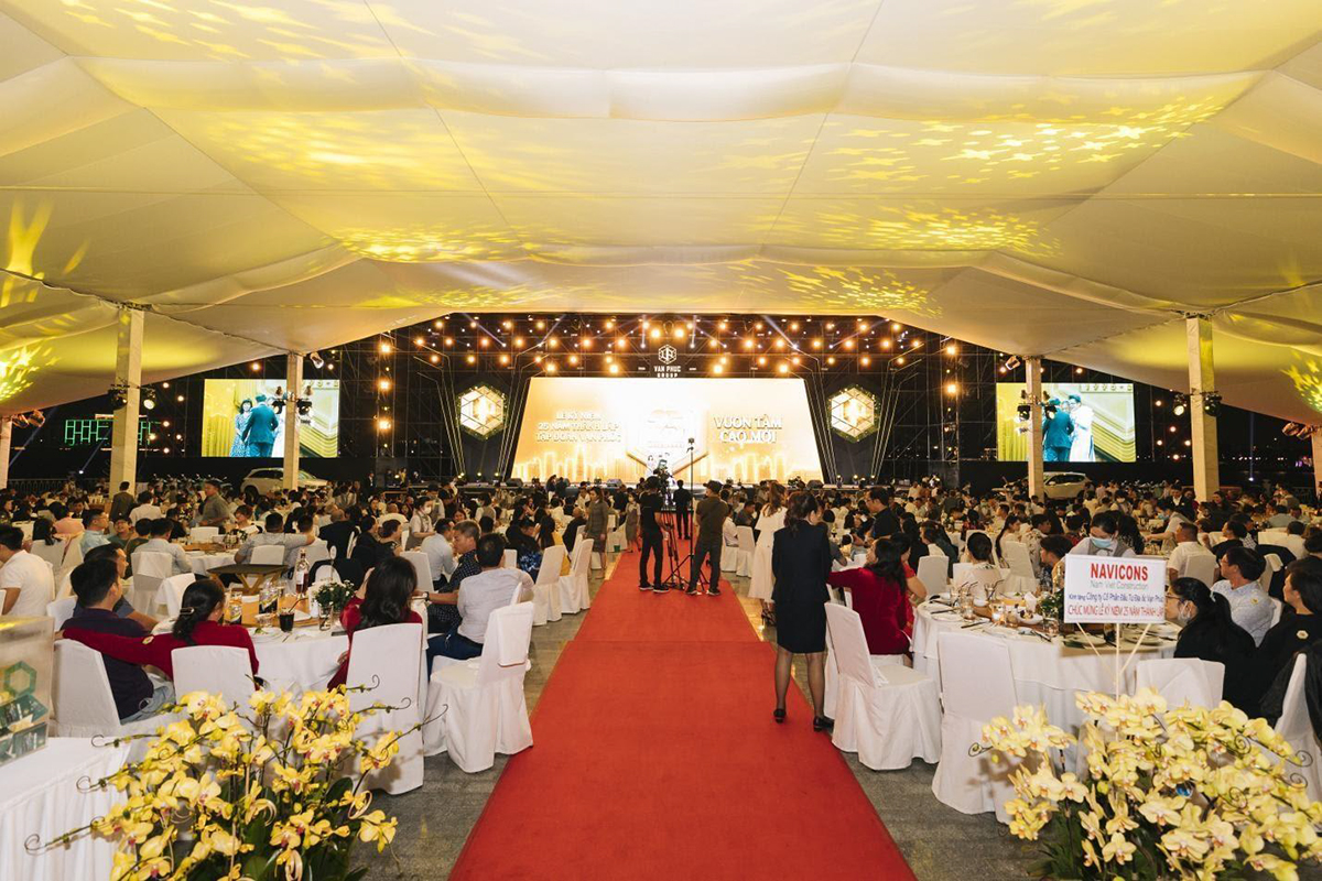 Khoảng 2.000 khách hàng và CBNV Van Phuc tham dự sự kiện - Ảnh: TT