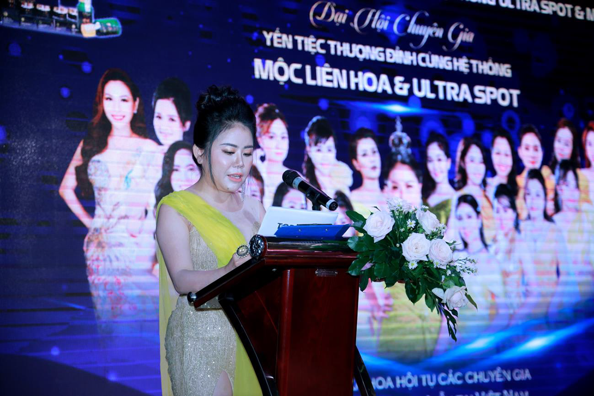 Bà Nguyễn Thị Thu Thảo - TGĐ TMV Thảo Vy phát biểu cho đêm đại hội chuyên gia yến tiệc Mộc Liên Hoa và Ultra Spot