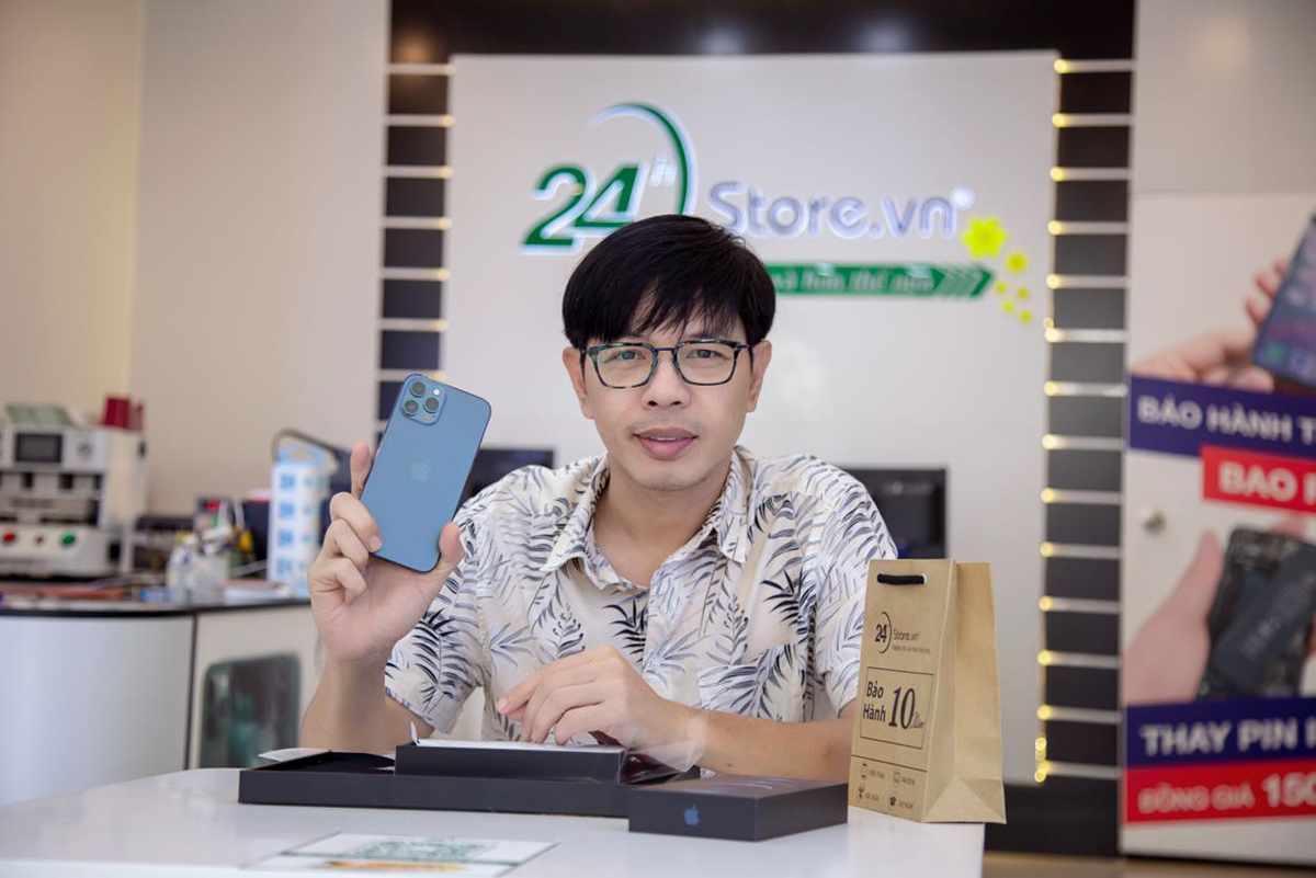 Diễn viên Thái Hòa quyết định sắm iPhone 12 Pro Max chính hãng VN/A trong dịp sale đầu năm