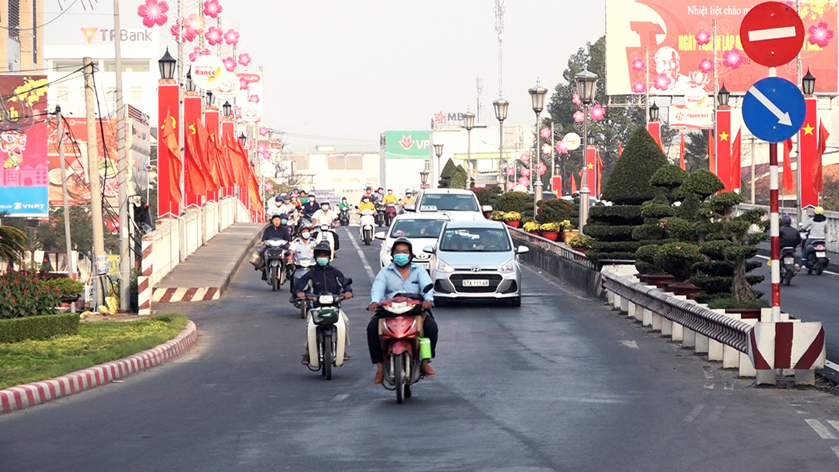 Sao Mai tài trợ kinh phí hơn 12 tỉ đồng cho tỉnh An Giang trang trí đường hoa xuân đón Tết. Ảnh: Khánh An 
