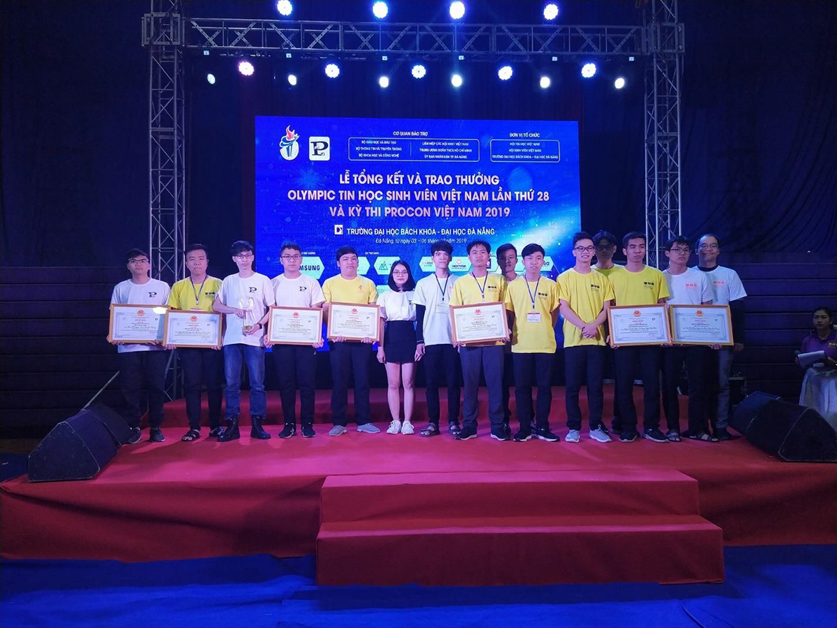 Giải Ba và hai giải Khuyến khích khối chuyên tin cuộc thi Olympic Tin học Sinh viên Việt Nam lần thứ 28