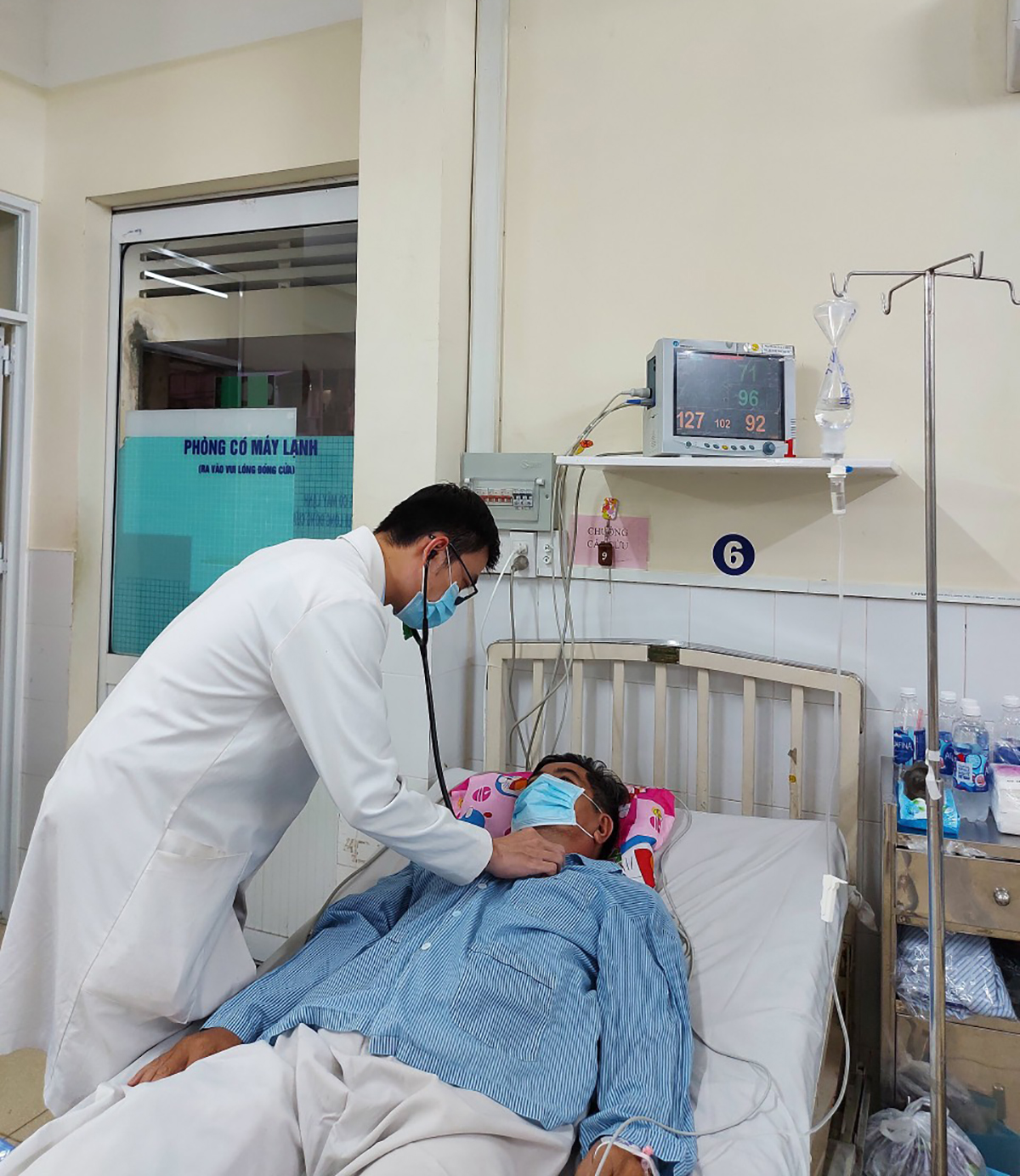 Bệnh nhân tỉnh táo sau khi được cứu sống Ảnh: Bệnh viện Đa khoa khu vực Thủ Đức