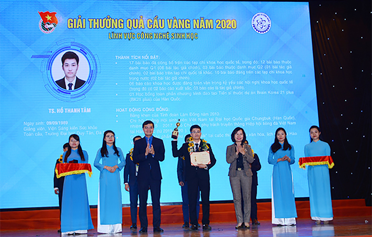 TS Hồ Thanh Tâm của ĐH Duy Tân nhận giải Quả Cầu Vàng năm 2020