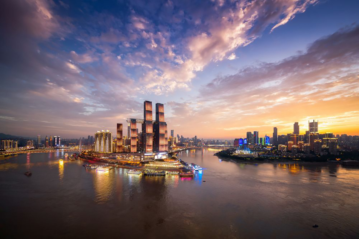 Raffles City Chongqing là dự án lớn nhất của CapitaLand ở Trung Quốc và sở hữu khoản đầu tư lẻ cao nhất của bất kỳ công ty Singapore nào tại quốc gia này. Dự án đã đạt được chứng nhận LEED Gold khi ứng dụng thành công nhiều giải pháp xây dựng bền vững