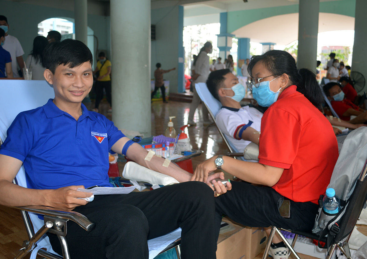  Anh Nguyễn Trang Trọng, Phó bí thư Đoàn xã Định Bình, TP.Cà Mau, 8 lần tham gia hiến máu tình nguyện. Ảnh: Đại Dương