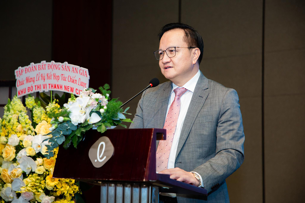 Ông Nguyễn Vĩnh Trân - đại diện Sakura Group - Đơn vị phát triển dự án KĐT Vị Thanh New City phát biểu tại sự kiện