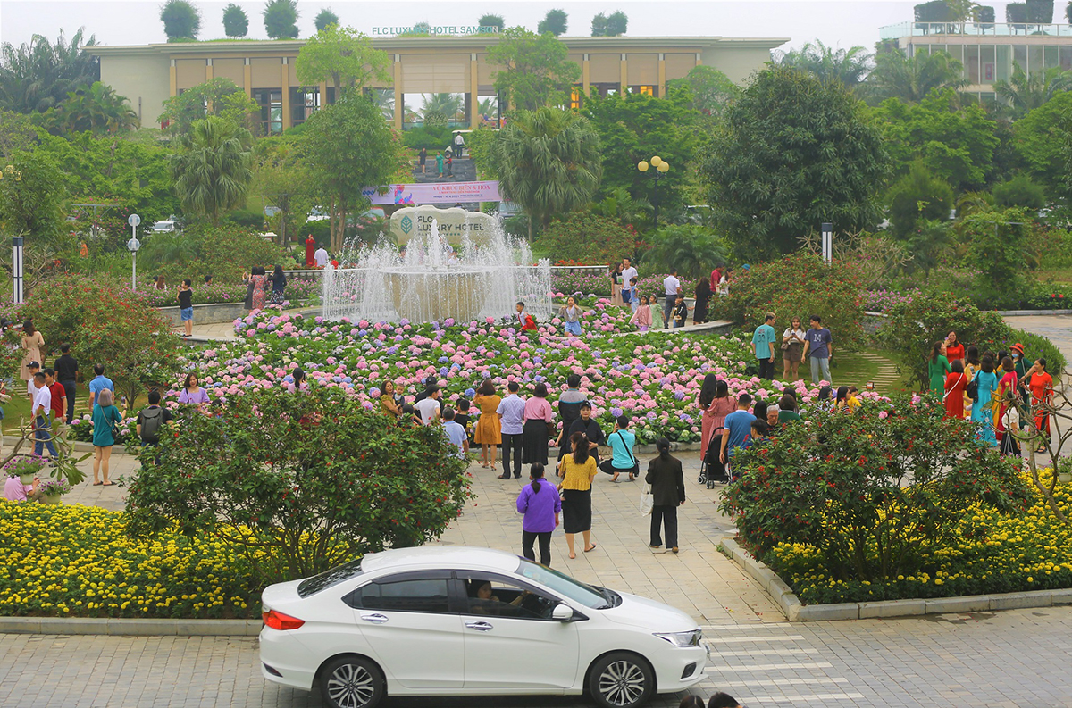 Khung cảnh nhộn nhịp tại FLC Sầm Sơn trong suốt lễ hội hoa (Ảnh: FLC Sầm Sơn)