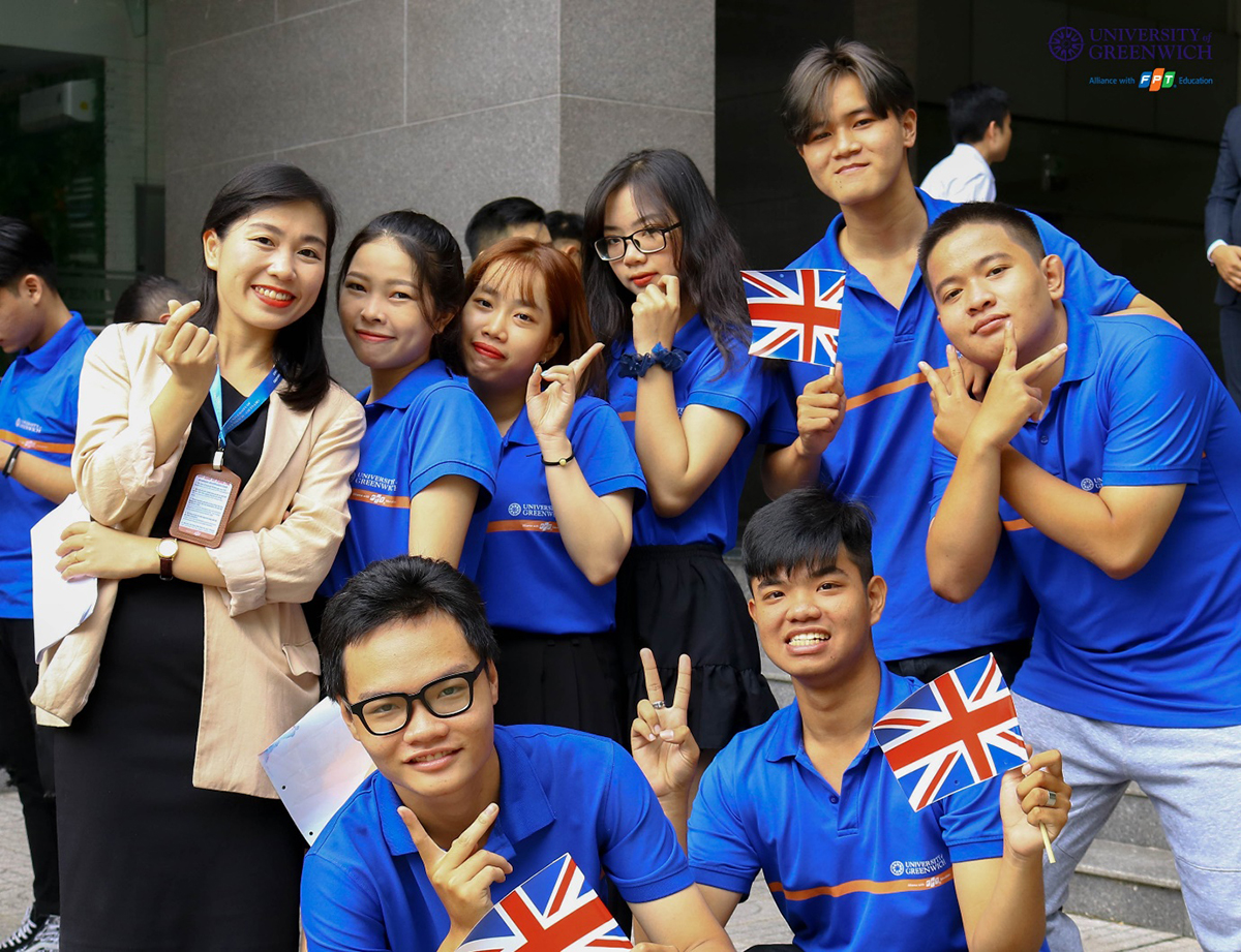 Sinh viên Greenwich (Việt Nam) đón tiếp đoàn Đại sứ quán Anh do Phó Tổng Lãnh sự Anh tại TP.HCM dẫn đầu thăm trường