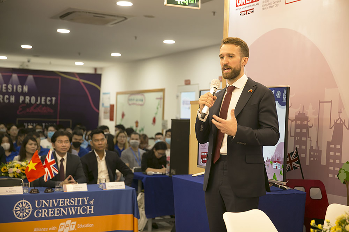Ông Sam Wood - Phó Tổng Lãnh sự Anh tại TP.HCM đánh giá cao sự tự tin của sinh viên Greenwich (Việt Nam)