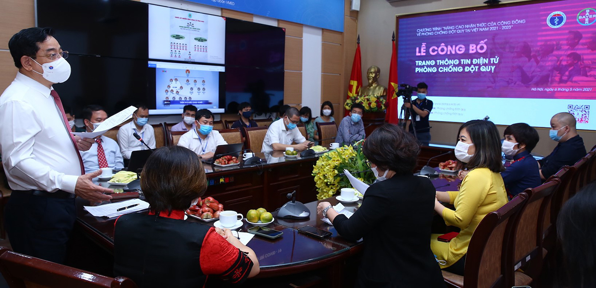 PGS-TS Lương Ngọc Khuê, Cục trưởng Cục Quản lý Khám, chữa bệnh phát biểu khai mạc tại Lễ ra mắt các kênh thông tin điện tử về đột quỵ
