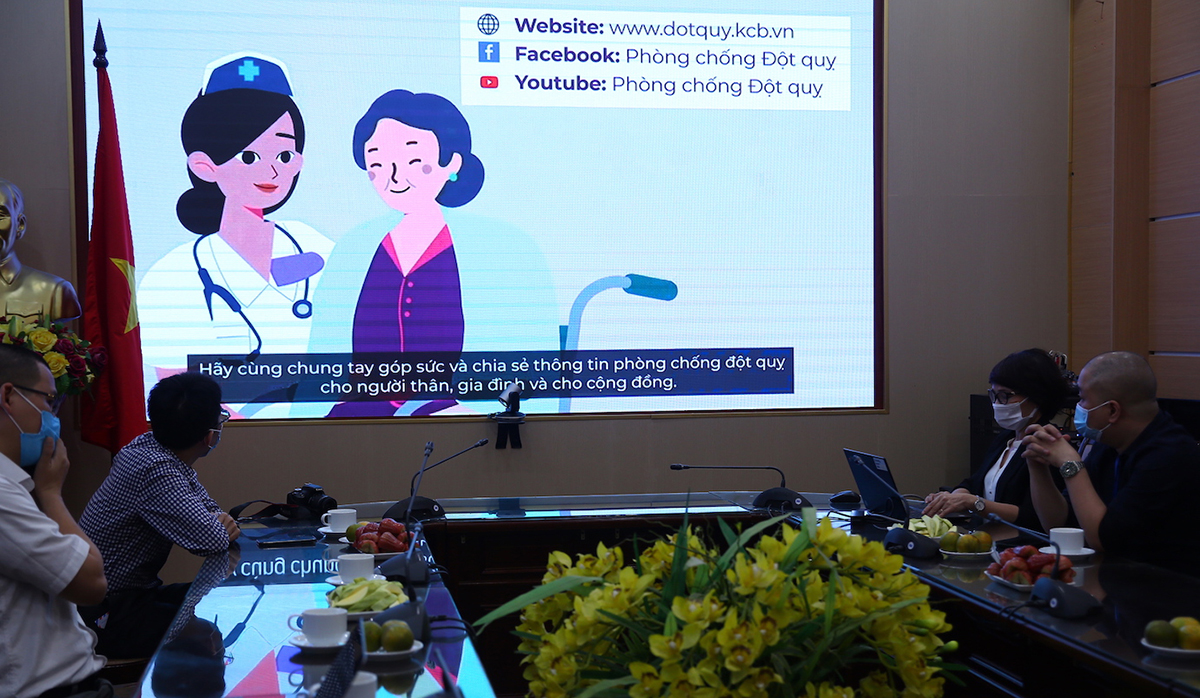 Người dân có thể tương tác trực tuyến cũng như tìm kiếm các thông tin hữu ích, chính xác về đột quỵ tại website dotquy.kcb.vn, fanpage và youtube “Phòng chống đột quỵ”