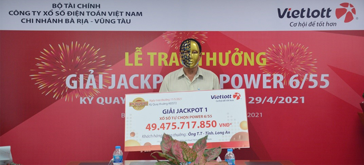 2-Ông T.T nhận giải Jackpot trị giá hơn 49,4 tỉ đồng