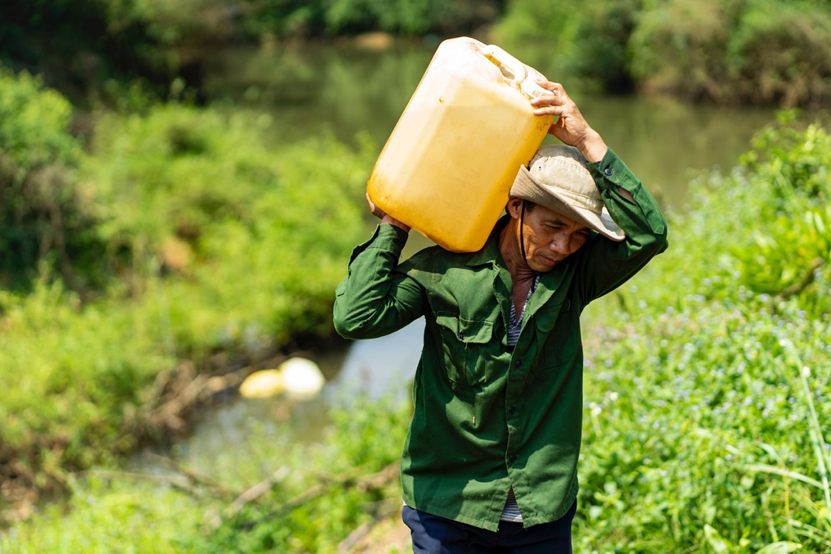 Người dân Triệu Phong phải tận dụng cả nguồn nước giếng khoan, sông suối dù không đảm bảo